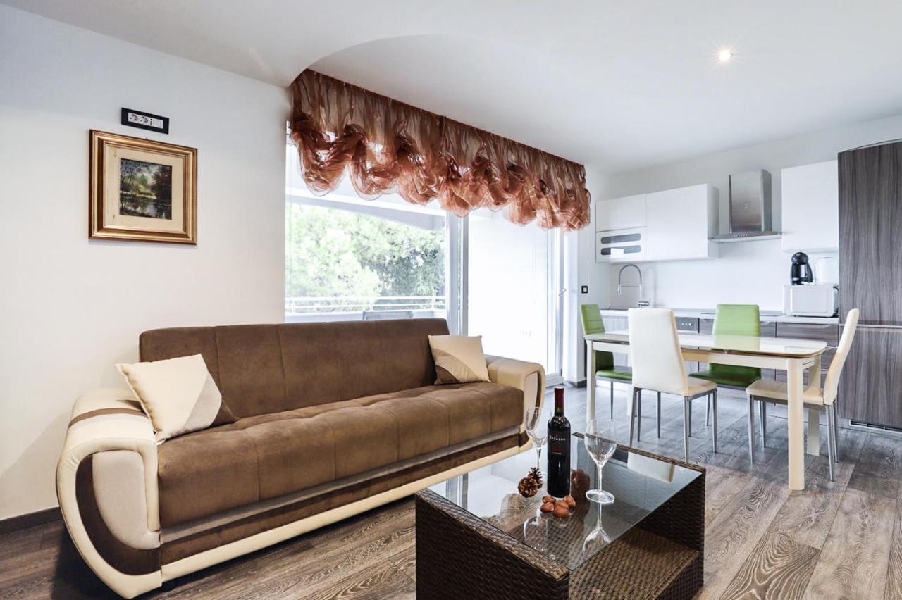 Apartments Villa Sofia Crveni Vrh Buitenkant foto